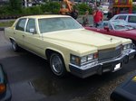 Cadillac Fleetwood Brougham fourdoor Sedan des Modelljahres 1979. Die Fleetwood Brougham Baureihe war das Spitzenmodell des 1979´er Jahrganges bei Cadillac. Im abgelichteten Fahrzeuge im Farbton light yellow ist V8-motor mit 8194 cm³ Hubraum verbaut. Oldtimertreffen an der  Alten Dreherei  in Mülheim an der Ruhr am 18.06.2016.