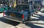 Heckansicht des Cadillac Series 75 Fleetwood Pullman Formal aus dem Modelljahr 1977.