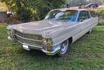 Cadillac Fleetwood Sixty Special im Farbton bahama sand aus dem Jahr 1964.