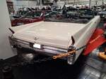 Heckansicht eines Cadillac Series 62 Convertible im Farbton aspen white aus dem Jahr 1963. Techno Classica Salon in Dortmund am 25.09.2026.