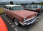 Chevrolet Bel Air Beauville Station Wagon des Modelljahres 1957 in der Farbkombination canyon coral/india ivory.
