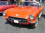 Chevrolet Corvette C1 des Modelljahres 1957. Der abgelichtete Convertible ist im Farbton gypsy red lackiert. Herner Oldies am 03.07.2016.