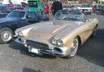 Chevrolet Corvette C1 Convertible des Jahrganges 1961. Hier wurde eine Corvette des vorletzten C1 Jahrganges abgelichtet. Der 4.7l V8-motor leistet 230 PS und kann den Sportwagen auf 190 km/h Spitzengeschwindigkeit beschleunigen. Die Farbton nannte s ...