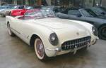 Chevrolet Corvette aus dem Jahr 1954 im Farbton polo white.