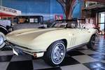 Chevrolet Corvette C2 Sting Ray Convertible des Modelljahres 1965.