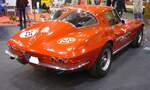 Heckansicht eines Chevrolet Corvette C2 Sting Ray  Split Window  Coupe aus dem Modelljahr 1963.
