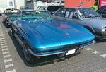 Chevrolet Corvette C2 Sting Ray Convertible des Modelljahres 1965. Diese, im Farbton nassau blue lackierte, Corvette C2 wird durch einen 6498 cm� V8-Motor angetrieben der 365 PS leistet. Oldtimertreffen Essen-Burgaltendorf am 10.05.2026.