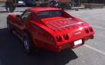 Heckansicht einer mit Sidepipes ausger�steten Chevrolet Corvette C3.