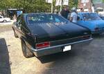 Heckansicht eines Chevrolet Nova Coupe im Farbton tuxedo black aus dem Jahr 1971.