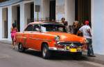 Chevrolet aus den 50er Jahren auf einem Parkplatz in Santiago de Cuba.