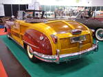 Heckansicht eines Chrysler New Yorker Town & Country Convertible aus dem Jahr 1946. Techno Classica Essen am 06.04.2024.