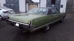 Heckansicht eines Chrysler Newport Custom Sedan im Farbton mist green aus dem Modelljahr 1972.