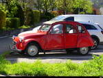 Roter Citroen 2CV auf einem Parkplatz in Muttenz am 06.04.2026