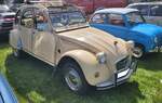 Citroen 2CV 6 Club aus dem Jahr 1982. Der Farbton dieser  Ente  nannte sich beige colorado. Der luftgek�hlte Zweizylinderboxermotor hat in diesem Modell einen Hubraum von 602 cm� und leistet 29 PS. Oldtimertreffen Altenthann/Oberpfalz am 03.05.2026.