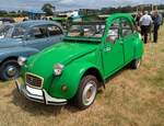 Rechts gelenktes Citroen 2CV6 Sondermodell  Bamboo  aus dem Jahr 1987. Bei der  Bamboo-Ente  handelt es sich um das britische Gegenst�ck zum deutschen Sondermodell  I fly bleifrei . Auch die  Bamboo  war nur in diesem Farbton namens vert bambou (bambusgr�n) lieferbar. Der luftgek�hlte Zweizylinderboxermotor hat einen Hubraum von 602 cm� und leistet 29 PS. Classic car meeting in Pontypool/South Wales am 17.05.2025.