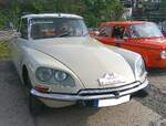 Citroen ID 20 DSuper, gebaut von 1969 bis 1975. Die ID Modelle waren mit ihrer nicht so �ppigen Ausstattung, die  Sparmodelle  der G�ttin. Die abgelichtete ID wurde 1971 erstmalig zugelassen. Der Vierzylinderreihenmotor hat einen Hubraum von 1972 cm� und leistet 98 PS. Sammelplatz zur Landpartie des AMC M�lheim/Ruhr am 03.10.2026.