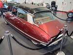 Heckansicht eines Citroen DS 23 Pallas im Farbton rouge mass�na.