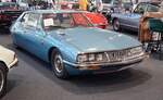 Citroen SM im Farbton bleu platine. Von 1970 bis 1975 wurden 12.920 Fahrzeuge dieses Typs produziert. Die V6-Motoren stammten aus dem Regal von Maserati. Verantwortlich f�r die Motorenentwicklung zeichnete sich der geniale Giulio Alfieri (*1924 +2002 ...