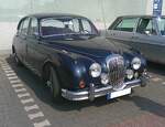 Daimler 250 V8 Automatic, wie er von 1962 bis 1969 in Coventry gebaut wurde. Technisch und optisch basierte dieses Modell auf dem Jaguar MK II, war aber hochwertiger ausgestattet. Des weiteren war der K�hlergrill 'Daimlertypisch' gestaltet. Angetrieb ...