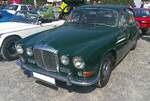 Daimler Sovereign aus dem Jahr 1968. Der Daimler Sovereign der Modelljahre von 1966 bis 1968 ist wieder mal ein gutes Beispiel f�r das britische badge engineering. Es ist im Grunde ein Jaguar 420 der innen etwas luxuri�ser ausgestattet ist und von au ...
