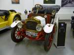 De Dion Bouton BG 8, Autosammlung Steim in Schramberg, 6.3.11
Baujahr 1908.
1 Zylinder, 8 PS aus 964 ccm.
50 km/h schnell, 500 kg schwer.