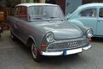 DKW F11 Junior, produziert von 1959 bis 1963. Der Junior wurde bereits auf Frankfurter Automobil Ausstellung des Jahres 1957 gezeigt. Er kam aber erst im August 1959 zu den Händlern. Unter der Motorhaube werkelt ein wassergekühlter Dreizylinderreihenzweitaktmotor, der aus einem Hubraum von 741 cm³ 34 PS leistet. Oldtimertreffen an der  Alten Dreherei  in Mülheim an der Ruhr am 19.06.2022.