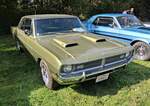Dodge Dart Swinger des Modelljahres 1970 im Farbton light gold. Das sportliche Coupe ist mit einem 340 cui (5702 cm�) V8-Motor ausgestattet, der 275 PS leistet. Cars & Castle auf Schlo� Lauersfort in Moers am 03.10.2026.