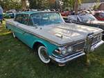 Edsel Ranger twodoor Sedan aus dem Jahr 1959 in der Farbkombination snow white/light aqua.
