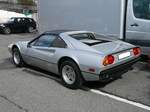 Ferrari 308 GTS, gebaut von 1977 bis 1980. Der 308GTS ist das Targamodell des ein Jahr vorher vorgestellten Ferrari 308GTB. Der V8-Motor leistet 223 PS aus einem Hubraum von 2925 cm³. Der Ferrari ist im Farbton argento metallisato lackiert. Außengelände der Techno Classica am 09.04.2016.