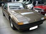 Ferrari 400i Automatic aus dem Jahr 1980. Produziert wurde diese Modellreihe in den Jahren von 1979 bis 1985. Der V12-Motor hat einen Hubraum von 4.823 cm³ und leistet 310 PS. Von diesem Modell wurden genau 1.305 Fahrzeuge produziert. Davon ca. 2/3 mit der erstmals bei Ferrari lieferbaren Getriebeautomatik. Der abgelichtete Wagen aus schweizerischen Erstbesitz ist im Farbton marone lackiert. Classic Remise Düsseldorf am 20.09.2023.