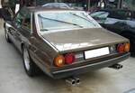Heckansicht eines Ferrari 400i Automatic im Farbton marone aus dem Jahr 1980.