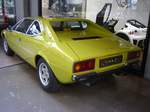 Heckansicht eines Dino 308 GT 4 aus dem Jahr 1974. Dieses Sportwagenmodell war als sogenannter 2+2 Sitzer konzipiert und wurde 1973 auf dem Pariser Auto Salon vorgestellt. Im Dino 308 GT 4 wurde erstmals, in der Firmengeschichte Ferrari´s, ein V8-Motor verbaut. Dieser  Achtender  ist als Mittelmotor verbaut und hat einen Hubraum von 2926 cm³ und leistet 255 PS. Die Höchstgeschwindigkeit wurde von Ferrari mit 250 km/h angegeben. Für den italienischen Markt gab es das Auto auch mit eine 2.0l Motor. Die Typenbezeichnung war dann 208 GT 4. Classic Remise Düsseldorf am 31.10.2020.