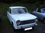 Neckar 1100R Millecento, die deutsche Ausgabe des Fiat 1100R. Gebaut in Neckarsulm von 1966 bis 1968. Eine solche viertürige Limousine schlug mit einem Kaufpreis von DM 5450,00 zu Buche. Wer zusätzlich ein Stahl-Schiebedach orderte musste DM 290,00 mehr auf die Theke des Händlers legen. Der Wagen war serienmäßig mit vorderen Scheibenbremsen ausgerüstet. Der Vierzylinderreihenmotor hat einen Hubraum von 1089 cm³ und leistet 48 PS. Die Höchstgeschwindigkeit lag bei 131 km/h. Oldtimertreffen  Schwarzwaldhaus  in Mettmann am 21.10.2018.