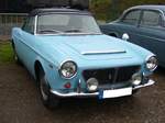 Fiat 1200 Spider, produziert von 1959 bis 1963. Der gezeigte Wagen stammt aus dem Jahr 1962. Das von Pininfarina gezeichnete Auto basierte auf dem 1957 vorgestellten Granluce Cabriolet. Der Vierzylinderreihenmotor leistet ca. 56 PS aus einem Hubraum von 1221 cm³. Oldtimertreffen am Theater an der Niebu(h)rg am 20.10.2019 in Oberhausen.