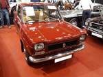 Fiat 127 der ersten Serie im Farbton corallo scuro, gebaut von 1971 bis 1977. Der Fiat 127 kann als Vorreiter des Kompaktwagens angesehen werden. Er wurde ab September 1971 in Deutschland verkauft. Im Jahre 1972 wurde der 127´er zum Auto des Jahres gewählt, was seinen Verkauf deutlich ankurbelte. Ab 1972 war das Modell auch mit einer großen Heckklappe lieferbar. Der  Vierzylinderreihenmotor leistet 47 PS aus einem Hubraum von 903 cm³. Bremen Classic Motorshow im Februar 2016. 