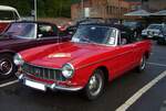 Fiat 1500 Spider im Farbton rosso corsa, gebaut in den Jahren von 1963 bis 1966.