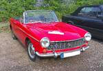 Fiat 1500 Spider im Farbton rosso corsa, gebaut in den Jahren von 1963 bis 1966. Das h�bsche Blechkleid wurde von Pininfarina geschneidert. Der Vierzylinderreihenmotor hat einen Hubraum von 1481 cm� und leistete 67 PS. Ab dem Modelljahr 1964 wurde di ...