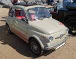 Fiat 500F aus dem Jahr 1965 im Abarth-Look. Oldtimertreffen anl�sslich des 100´ten Jahrestages der Rekordfahrt von BABS am 27.04.2026 am Strand von Pendine Sands/West Wales.