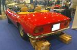 Heckansicht des Fiat Dino 2000 Spider im Farbton rosso Dino aus dem Jahr 1966. Retro Classics in Essen am 09.04.2026.