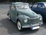 Fiat 500 C  Topolino , gebaut von 1949 bis 1955. Dante Giacosa, Fiats genialer Konstrukteur, hatte den 500´er schon 1936 vorgestellt. Es gab die Baureihe A von 1936 bis 1948, die Baureihe B von 1948  1949 (hier waren hängende Ventile im Motor verbaut) und die optisch retuschierte Baureihe C. Lizenzproduktionen dieses Wagens liefen bei Simca in Frankreich als Modell  Cinq  und in Österreich als Steyr-Fiat 500 C.  Der Vierzylinderreihenmotor leistet 16,5 PS aus 569 cm³ Hubraum. Kleinwagentreffen an Mo´s Bikertreff in Krefeld am 20.06.2019.