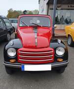 Frontansicht eines Fiat 500C  Topolino  aus dem Jahr 1954.