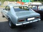 Heckansicht eines Ford Capri 1, gebaut von 1969 bis 1973. Der Capri 1 wurde von den deutschen und englischen Ford-Werken gemeinsam entwickelt und im Januar 1969 vorgestellt. Das Modell bewirkte einen Wiederanstieg der Verkaufszahlen von Ford. Der Capri war mit einer breit gefächerten Motorenauswahl bestellbar. Der abgelichtete Capri ist ein 1500 in der Ausstattungsvariante XL aus dem ersten Modelljahr. Der 1500 war die zweit kleinste Motorisierungsversion. Der V4-Motor hat einen Hubraum von 1498 cm³ und leistet 60 PS. Das verhilft dem Wagen zu einer Höchstgeschwindigkeit von 142 km/h. Ein solcher Capri stand bei seiner Markteinführung mit einem Basispreis von DM 7300,00 in der Preisliste. Besucherparkplatz der Düsseldorfer Classic Remise am 19.07.2020.