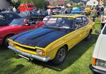 Ford Capri 1 2300 GT, gebaut von 1969 bis 1973. Der Capri 1 wurde von den deutschen und englischen Ford-Werken gemeinsam entwickelt und im Januar 1969 vorgestellt. Das Modell bewirkte sofort einen Wiederanstieg der Verkaufszahlen von Ford. Der Capri war mit einer breit gef�cherten Motorenauswahl bestellbar. Der abgelichtete Capri ist ein 2300 in der sportlichen GT-Version. Der 2300 war die zweitst�rkste Motorisierungsvariante der Capri 1 Baureihe. Ein solcher Capri 2300 GT im Farbton daytonagelb kostete bei seinem Erscheinen im Jahr 1969 mindestens DM 8965,00. Der V6_motor hat einen Hubraum von 2293 cm� und leistet serienm��ig 108 PS. Gegen Aufpreis war auch eine andere Vergaserbest�ckung m�glich, die die Motorleistung auf 125 PS anhob. Oldtimertreffen Altenthann/Oberpfalz am 03.05.2026.