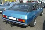 Heckansicht eines miamiblauen Ford Capri 2 in der Ausstattungsvariante XL.