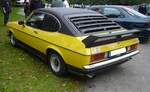 Heckansicht eines Ford Capri II 1.6 GT der Modelljahre 1974 bis 1976 im Farbton daytonagelb. Youngtimertreffen des AMC Duisburg am 21.09.2025. 