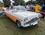 Ford Zephyr MK2 Convertible, gebaut von 1956 bis 1961 im Werk Dagenham. Das Modell war als viertürige Limousine, Kombi, Pickup und als Cabriolet namens Convertible lieferbar. Der Ford  Zephyr  und sein luxuriöserer Bruder  Zodiac  waren seit Mitte der 1950´er Jahre die größten PKW Modelle im Programm von Ford/GB. Das Fahrzeug verkaufte sich fast 295.000 mal. Der gezeigte Wagen wurde im Jahr 1959 produziert und ist mit mit einem Sechszylinderreihenmotor ausgerüstet, der aus einem Hubraum von 2555 cm³ 90 PS leistet. Die Höchstgeschwindigkeit wurde mit 140 km/h angegeben. Classic car meeting in Melton Mowbray/GB am 10.08.2025. 