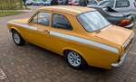 Profilansicht eines Ford Escort MK1 1600GT/Mexiko im Farbton maize yellow.