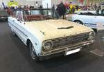 Ford Falcon Convertible im Farbton corinthian white aus dem Jahr 1963. Nach der großen Absatzkrise des US-amerikanischen Automarktes brachte Ford 1959 das Mittelklassemodell 'Falcon' auf den Markt. Das Modell war als zwei- und viertürige Li ...