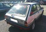 Heckansicht eines Ford Fiesta XR2 im Farbton stratosilber.