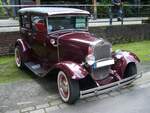 Ein etwas  gepimpter  Ford Model A Tudor aus dem Jahr 1931. Gebaut wurde das Model A in den Jahren von 1928 bis 1931. Es war der Nachfolger des legendären Ford Model T. Während der vierjährigen Produktionszeit wurden 4.320.446 Einheiten in etlichen Karosserievarianten produziert. Der gezeigte Wagen ist eine zweitürige Tudor Limousine und stammt aus dem letzten Modelljahr 1931. Serienmäßig leistet der Vierzylinderreihenmotor 40 PS aus einem Hubraum von 3285 cm³. Altmetall trifft Altmetall im LaPaDu am 02.10.2022.